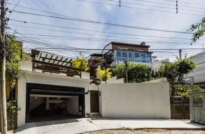 Casa com 3 quartos à venda na Rua Teixeira de Carvalho, 268, Medianeira, Porto Alegre