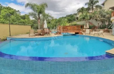 Casa em condomínio com 03 quartos, 01 suíte e 02 vagas cobertas - teresópolis