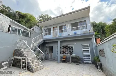 Casa de 156m², com 3 dormitórios, 1 suíte em terreno de 450m²; na vila nova