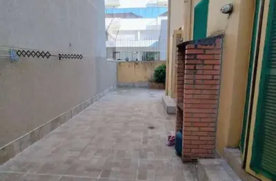 Apartamento térreo 2 quartos com amplo pátio em l no bairro santana