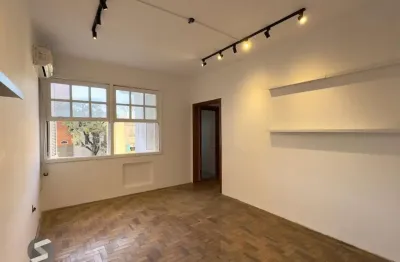 Apartamento reformado de 68m², 2 dormitórios no bairro praia de belas