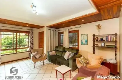 Casa sobrado a venda de 5 quartos, 1 suite e 4 vagas de garagem com 235m²privt.