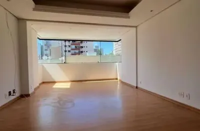 Vende-se apartamento com 3 quartos (1 suíte), 103m² e 2 vagas – petrópolis