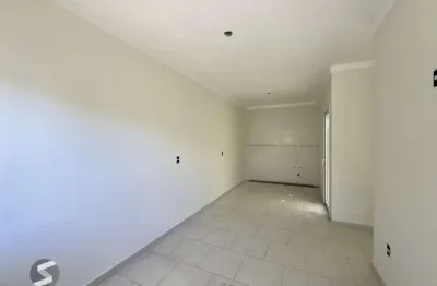 Casa em condomínio com 2 dormitórios, vaga de garagem e churrasqueira na olaria