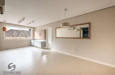 Apartamento 3 dormitórios, suíte, amplo living e vaga coberta.