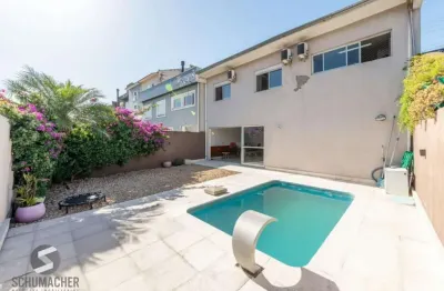 Casa em condomínio de 3 dormitórios,2 vagas e churrasqueira no bairro agronomia