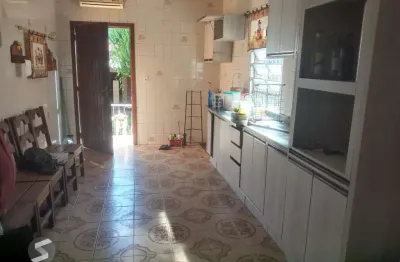 Casa com 3 quartos à venda na Rua Coronel Neves, 433, Medianeira, Porto Alegre