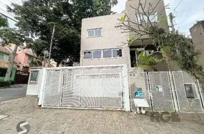 Casa em porto alegre, no bairro tristeza, com 3 dormitório(s), e 3 banheiros, à