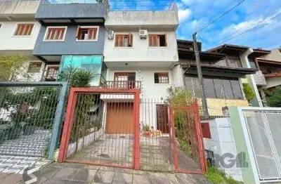 Casa em porto alegre, no bairro ipanema, com 3 dormitório(s), e 3 banheiros, à v