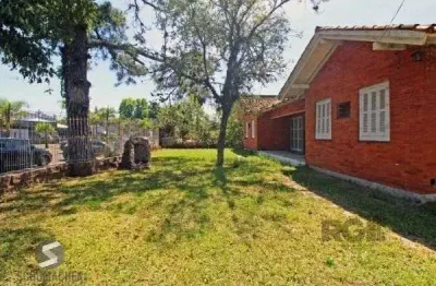Casa em porto alegre, no bairro ipanema, com 6 dormitório(s), à venda.