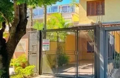 Casa em porto alegre, no bairro ipanema, com 3 dormitório(s), à venda.