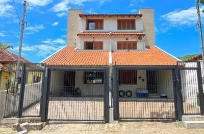 Casa em porto alegre, no bairro tristeza, com 3 dormitório(s), e 3 banheiros, à