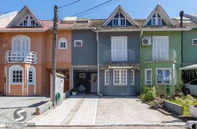 Casa de condomínio, de 3 dormitórios, 1 suíte e 2 vagas de garagem.