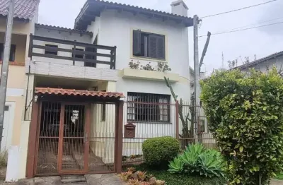 Ótima residência com 3 dormitórios, sendo 1 suíte, lareira e piscina.