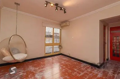 Apartamento de 2 dormitórios no bairro auxiliadora, próximo a plínio brasil milano , com 1 vaga,