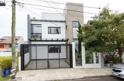 Excelente casa de alvenaria, 4 dormitórios, 2 suítes e 2 vagas de garagem.