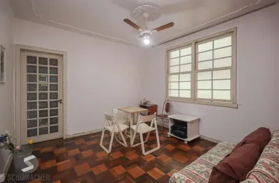 Apartamento 03 dormitórios de frente na Cristóvão Colombo em Porto Alegre