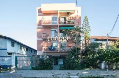 Apartamento de 2 dormitórios, 2 banheiros e 1 vaga no bairro Cristal.