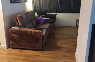 Apartamento 02 quartos, churrasqueira, 01 vaga coberta, bairro Camaquã.