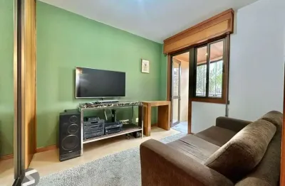 Apartamento com 3 quartos, vaga e elevador no Bairro Menino Deus