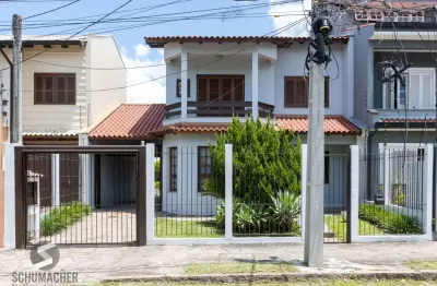 Sobrado, 3 quartos, 2 vagas, pátio com piscina - Bairro Nonoai