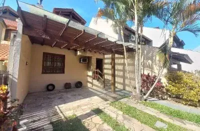 Casa em Porto Alegre, no bairro Ipanema, com 3 dormitório(s), e 3 banheiros, à v