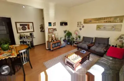 Apartamento no Menino Deus com 2 dormitórios e dependência de empregada com banheiro