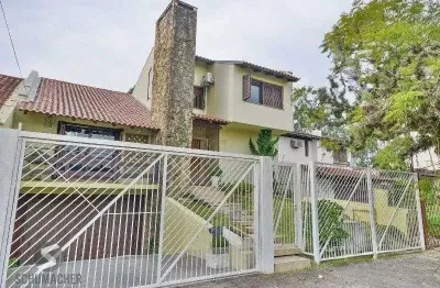 Casa à venda com 280m² | 3 dormitórios | 1 suíte | 2 vagas | Ipanema – Porto Alegre