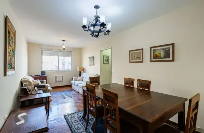 Apartamento a venda com dois dormitorios e vaga coberta no bairro Menino Deus.