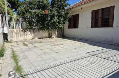 Casa Residencial de 4 Quartos com Piscina e Churrasqueira em Porto Alegre