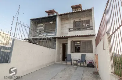 Casa com 3 quartos à venda na Rua Heitor Kramer, 648, Guarujá, Porto Alegre