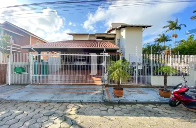 Casa com muito espaço, quintal aconchegante, localizado próximo ao supermercado imperatriz