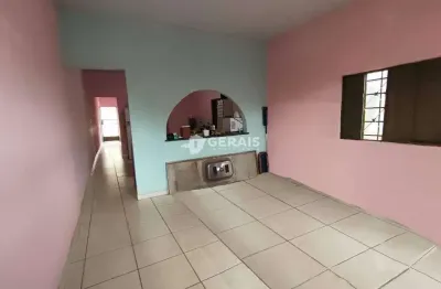 Casa à venda, 2 quartos, 2 vagas, jardim candides - divinópolis/mg