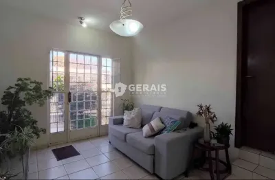 Casa à venda, 3 quartos, 1 suíte, 1 vaga, ipiranga - divinópolis/mg