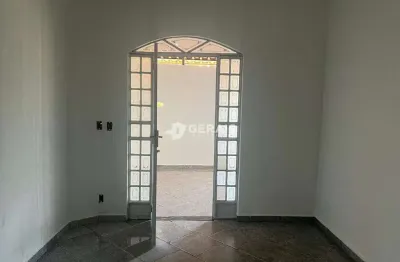 Casa à venda, 2 quartos, 4 vagas, jardim candides - divinópolis/mg