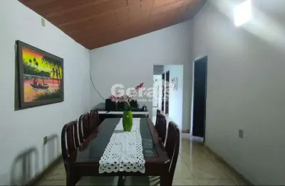 Casa com 3 quartos à venda no Icaraí, Divinópolis 