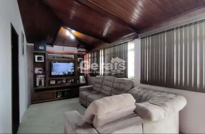 Casa à venda, 3 quartos, 1 suíte, 4 vagas, realengo - divinópolis/mg