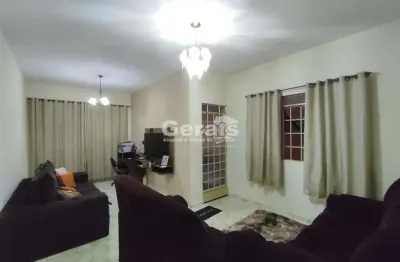 Casa à venda, 3 quartos, 4 vagas, interlagos - divinópolis/mg
