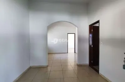 Casa para aluguel, 3 quartos, 1 suíte, 2 vagas, catalão - divinópolis/mg