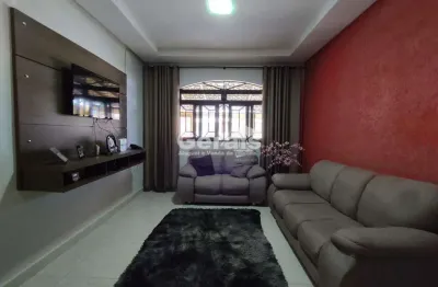 Casa à venda, 3 quartos, 1 suíte, 4 vagas, vila espírito santo - divinópolis/mg