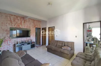 Sobrado à venda, 4 quartos, 1 suíte, 1 vaga, lp pereira - divinópolis/mg