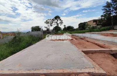 Sobrado à venda, 3 quartos, 1 suíte, 1 vaga, candides - divinópolis/mg