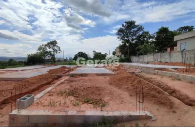 Sobrado à venda, 3 quartos, 1 suíte, 1 vaga, candides - divinópolis/mg