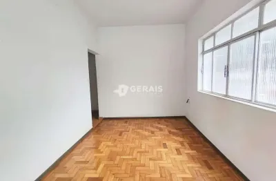 Casa com 3 quartos para alugar no Centro, Divinópolis 