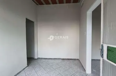 Casa com 2 quartos para alugar no Centro, Divinópolis 