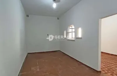 Casa com 2 quartos para alugar no Niterói, Divinópolis 