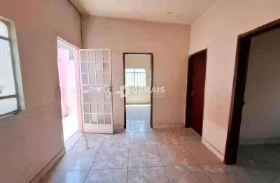 Casa com 3 quartos para alugar no Santa Clara, Divinópolis 