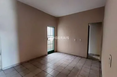 Casa com 2 quartos para alugar no Santa Clara, Divinópolis 