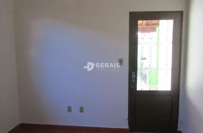 Casa com 3 quartos à venda no São José, Divinópolis 