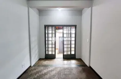 Casa com 3 quartos para alugar no São José, Divinópolis 